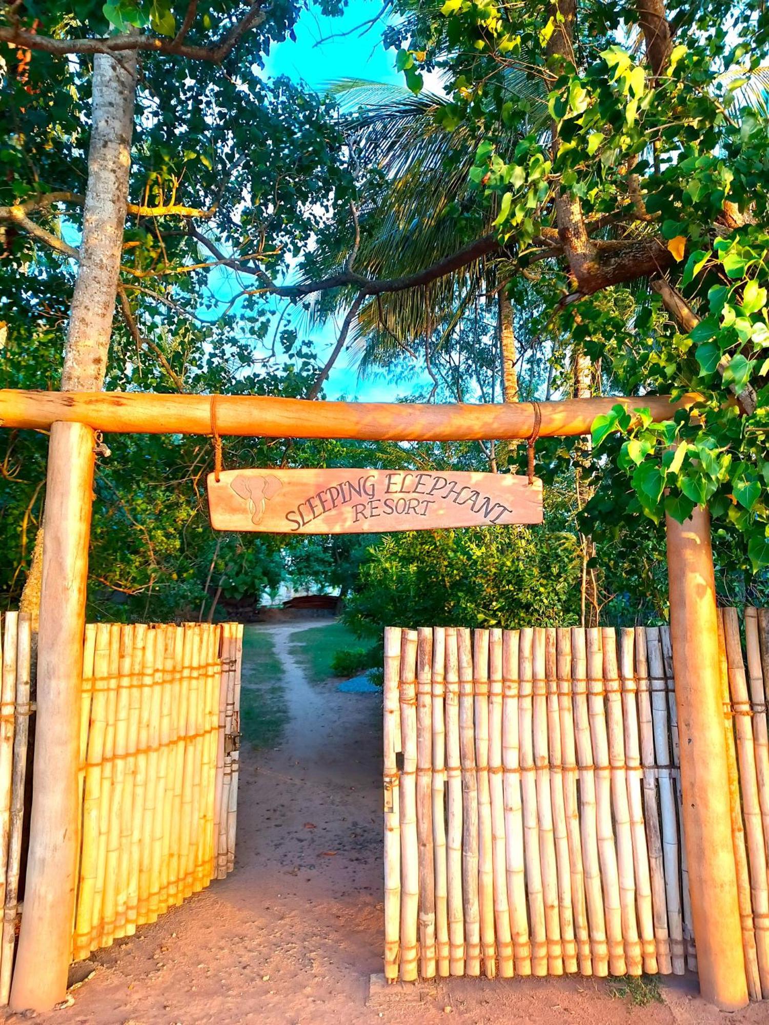 Sleeping Elephant Beach Resort Tangalle Exterior foto